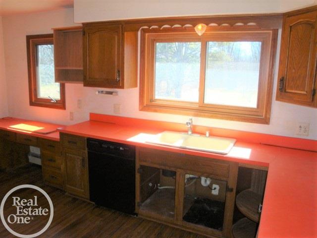 48814 Callens Road New Baltimore, MI 48047 - Photo 8 of 32 31374120-7.JPG