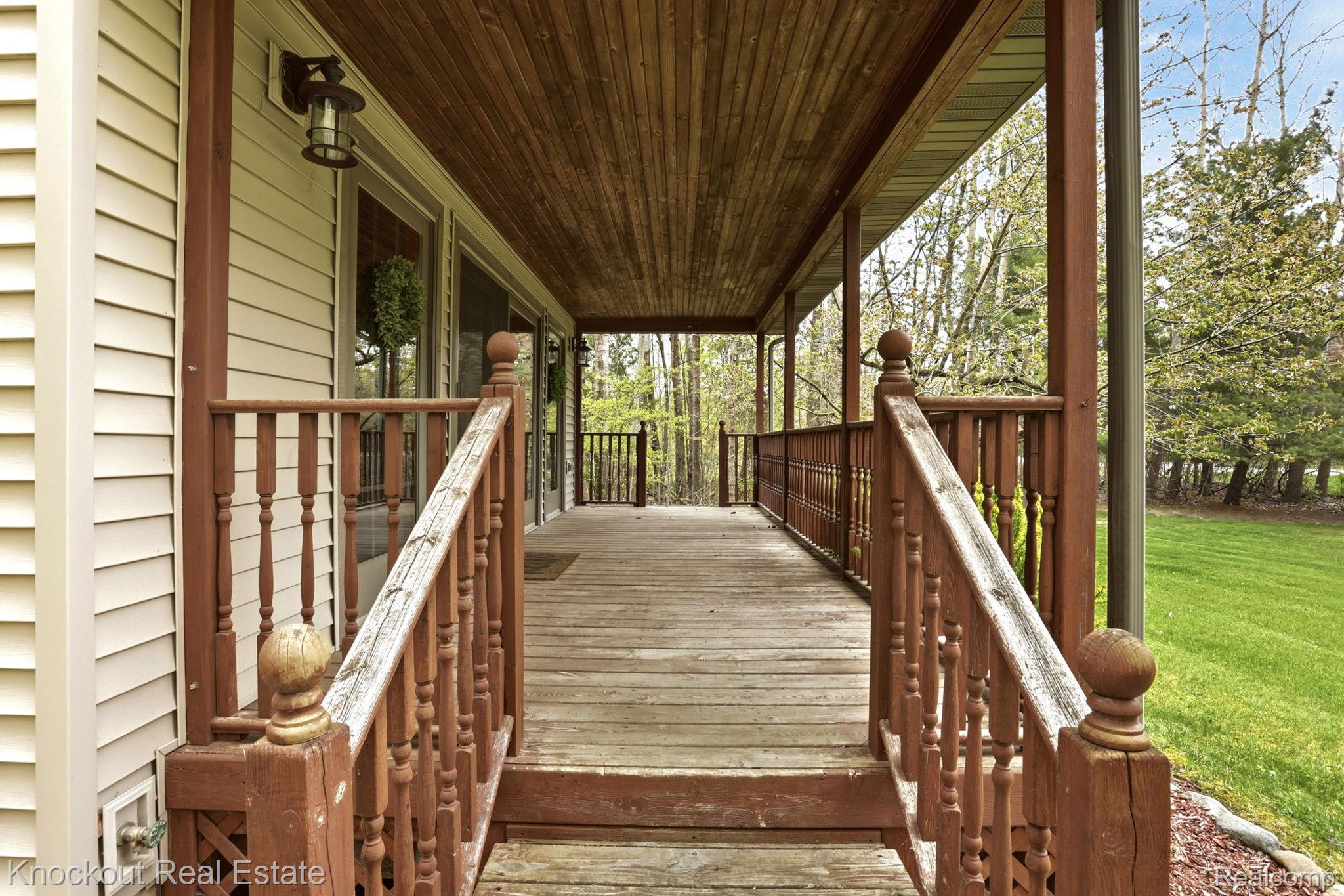 1608 South Pinnebog Road Bad Axe, MI 48413 - Photo 6 of 54 Porch with a lawn