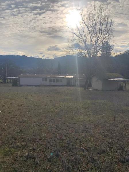 11950 Blackwell Road Central Point, OR 97502 - Photo 11 of 12 3