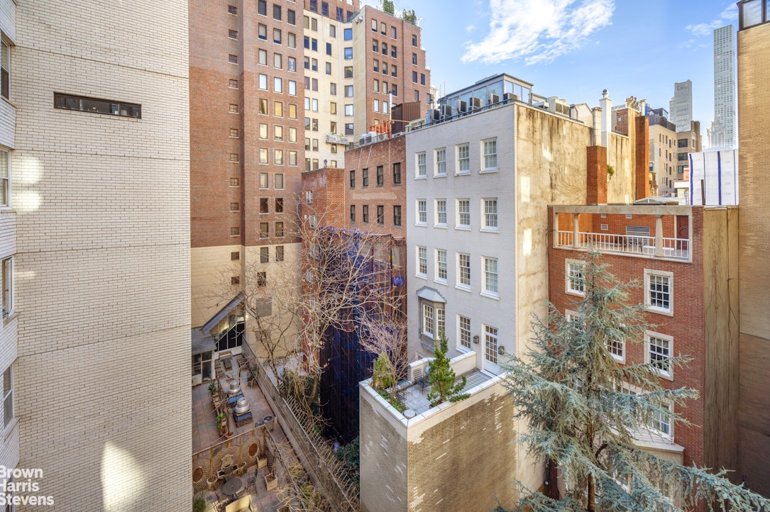4 East 70th Street, Unit 7C Manhattan, NY 10021 - Photo 2 of 10