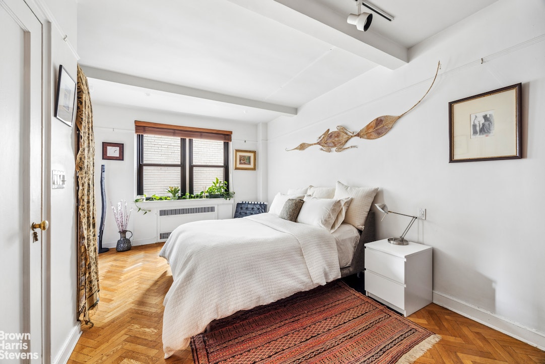 4 East 70th Street, Unit 7C Manhattan, NY 10021 - Photo 3 of 10