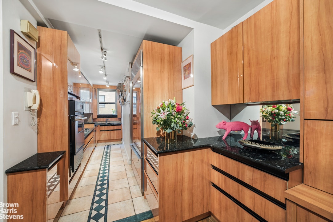 4 East 70th Street, Unit 7C Manhattan, NY 10021 - Photo 4 of 10