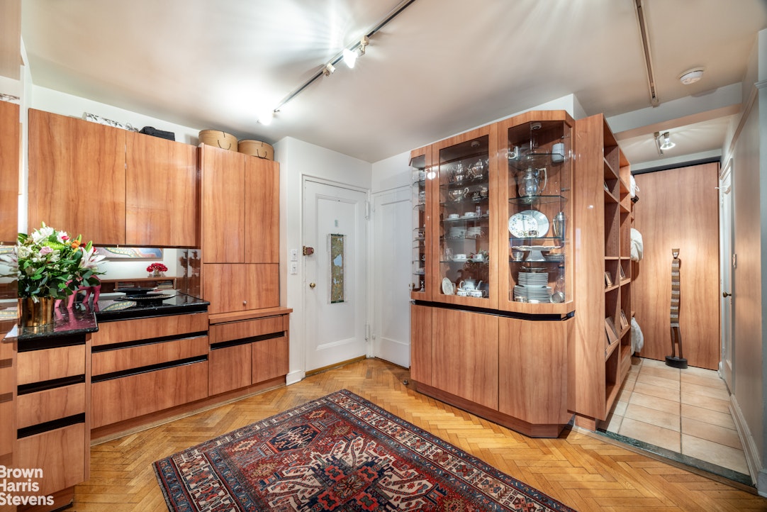 4 East 70th Street, Unit 7C Manhattan, NY 10021 - Photo 5 of 10