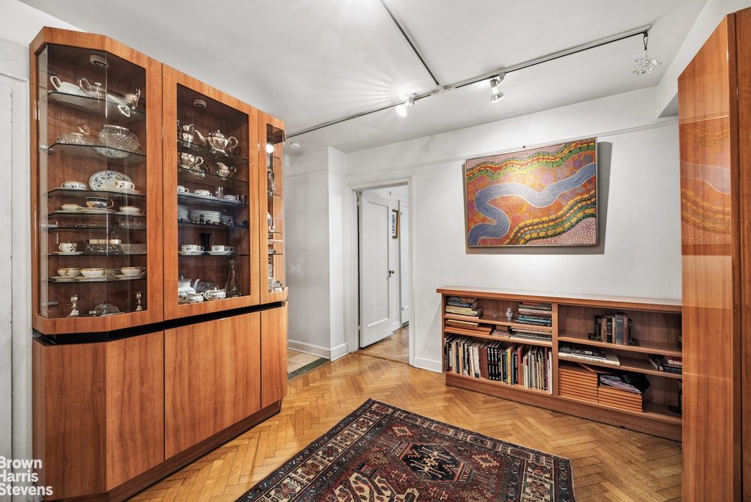 4 East 70th Street, Unit 7C Manhattan, NY 10021 - Photo 6 of 10
