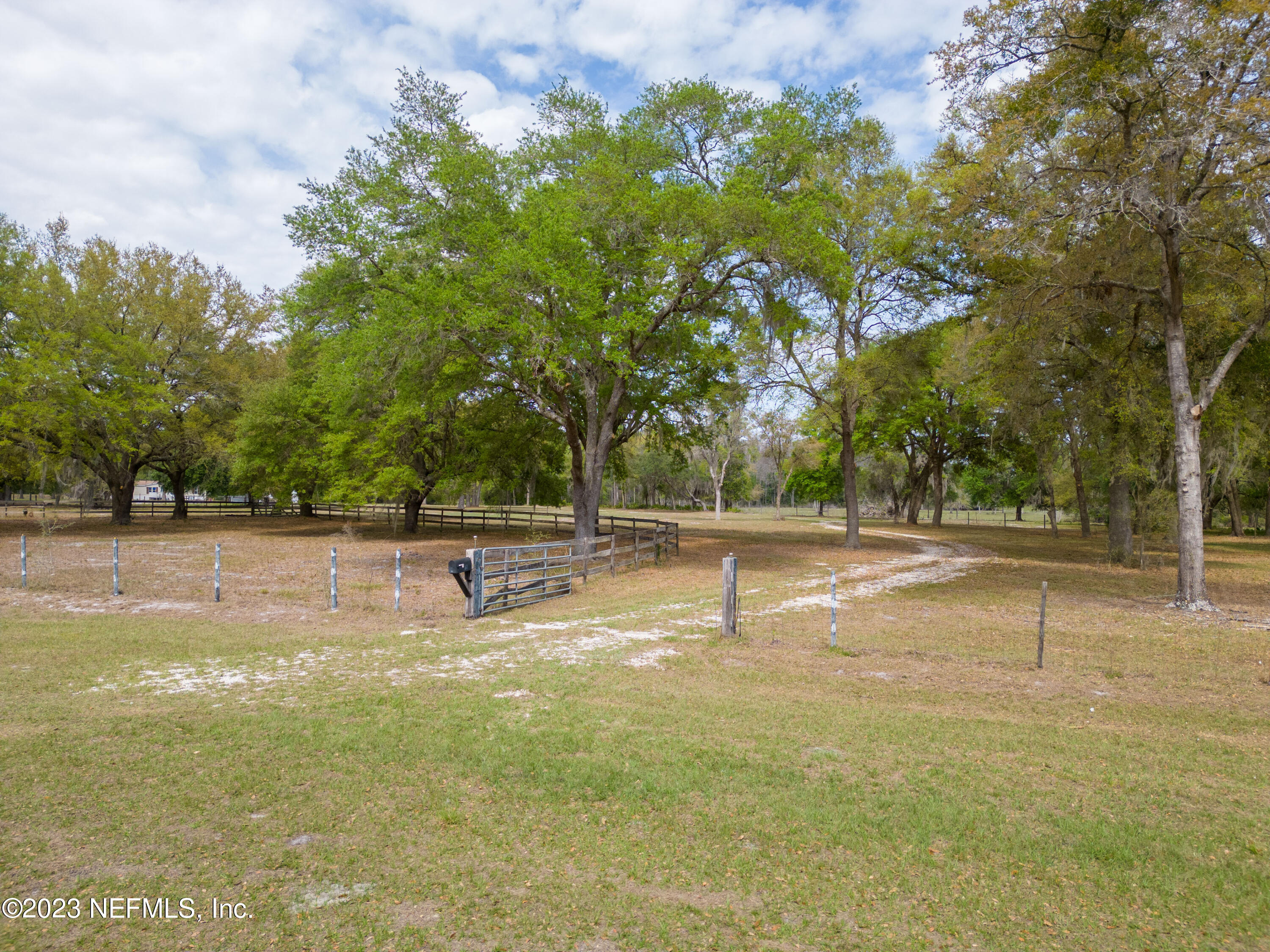 132 Deer Run Interlachen, FL 32148 - Photo 2 of 68 DJI_0015