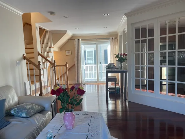 $819,000 | 220 Grove Street, Unit 1, Waltham, MA 02453