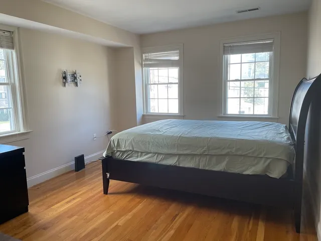 $819,000 | 220 Grove Street, Unit 1, Waltham, MA 02453