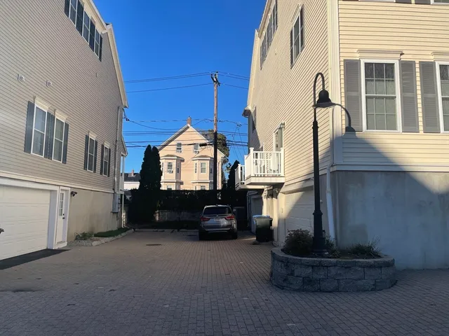 $819,000 | 220 Grove Street, Unit 1, Waltham, MA 02453