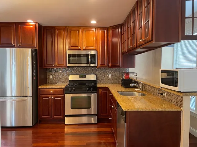 $819,000 | 220 Grove Street, Unit 1, Waltham, MA 02453