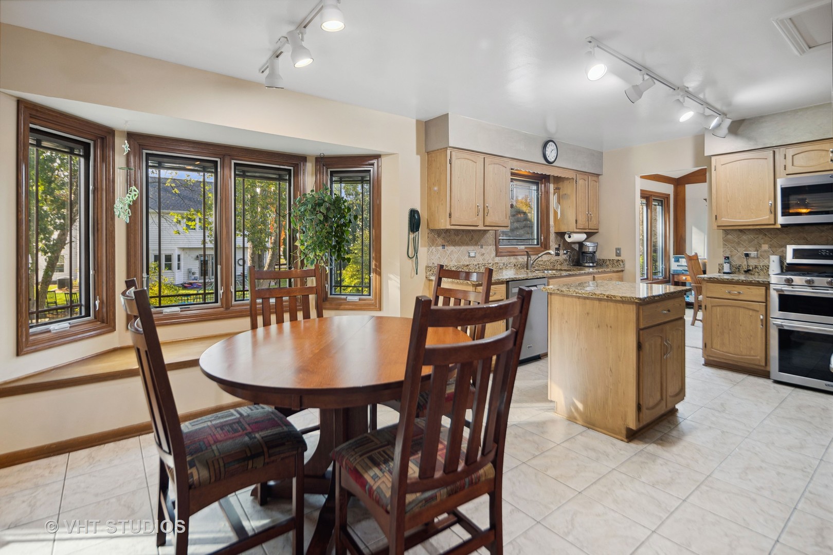 863 Plainfield-Naperville Road Naperville, IL 60540 - Photo 11 of 39 Gallery Image 11