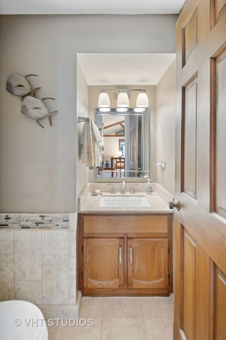 863 Plainfield-Naperville Road Naperville, IL 60540 - Photo 15 of 39 Gallery Image 15