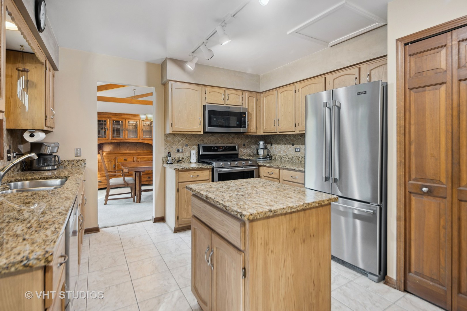 863 Plainfield-Naperville Road Naperville, IL 60540 - Photo 10 of 39 Gallery Image 10