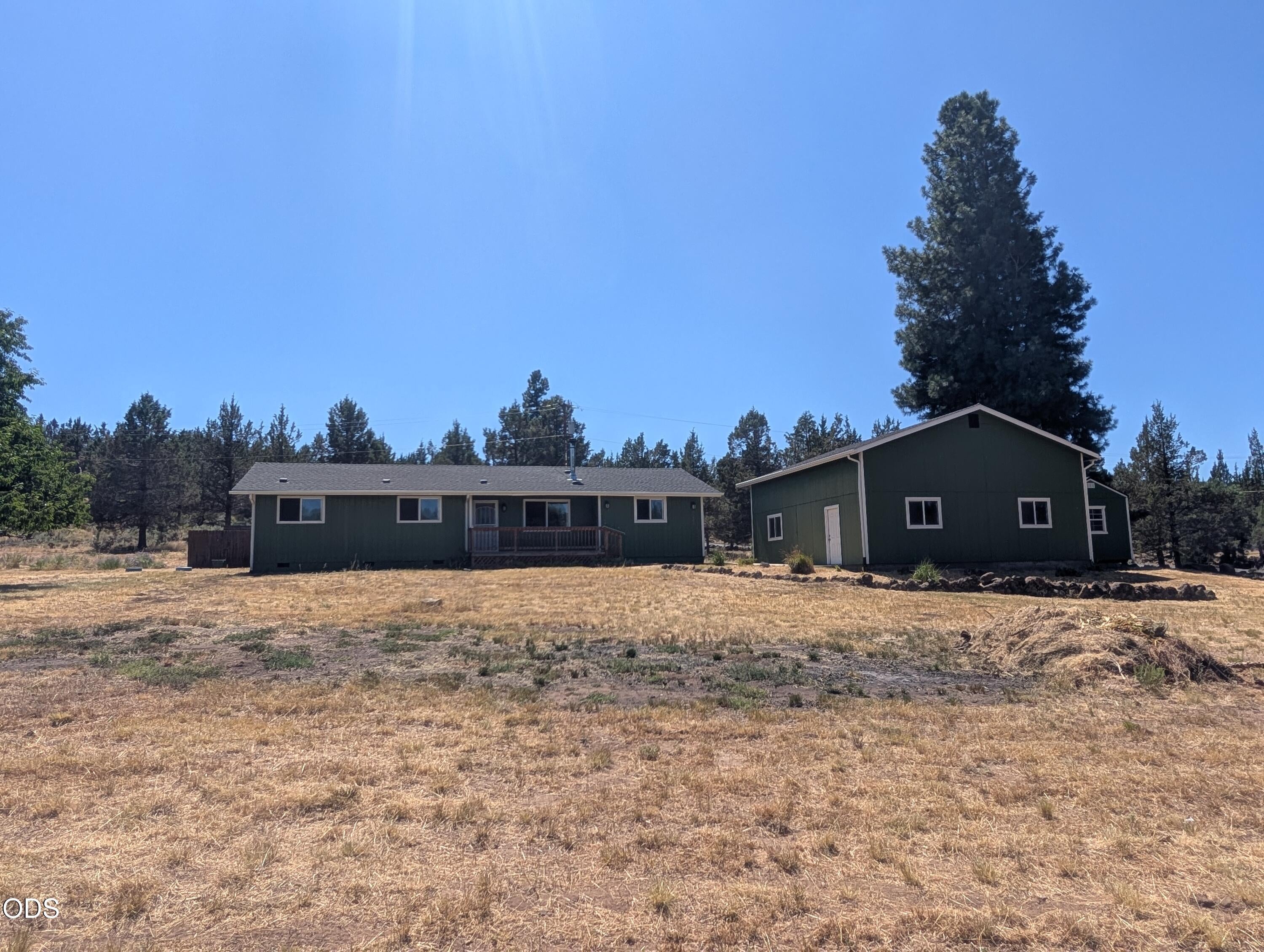 15527 Buck Road Klamath Falls, OR 97603 - Photo 3 of 38