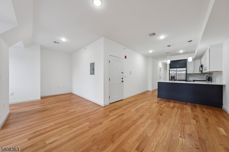 52 James Street, Unit 4 Newark, NJ 07102 - Photo 4 of 23