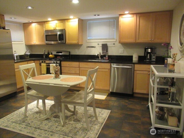 4725 35th Avenue Southwest, Unit B Seattle, WA 98126 - Photo 14 of 17