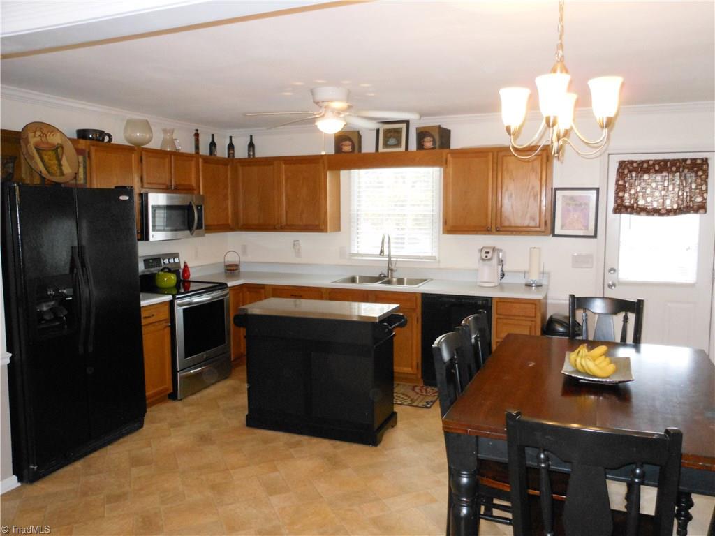 495 Central Road Clemmons, NC 27012 - Photo 5 of 16 Gallery Image 5