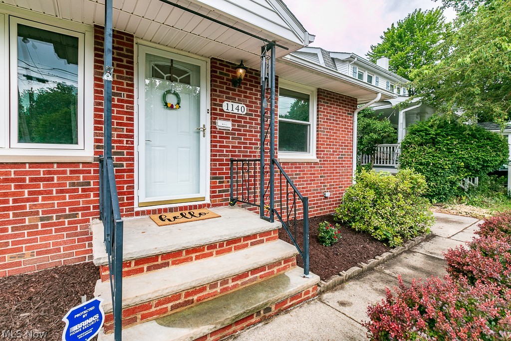 1140 Elmwood Road Cleveland, OH 44124 - Photo 2 of 29