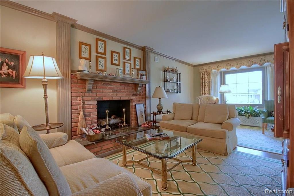 659 North Rosedale Court Grosse Pointe Woods, MI 48236 - Photo 11 of 36