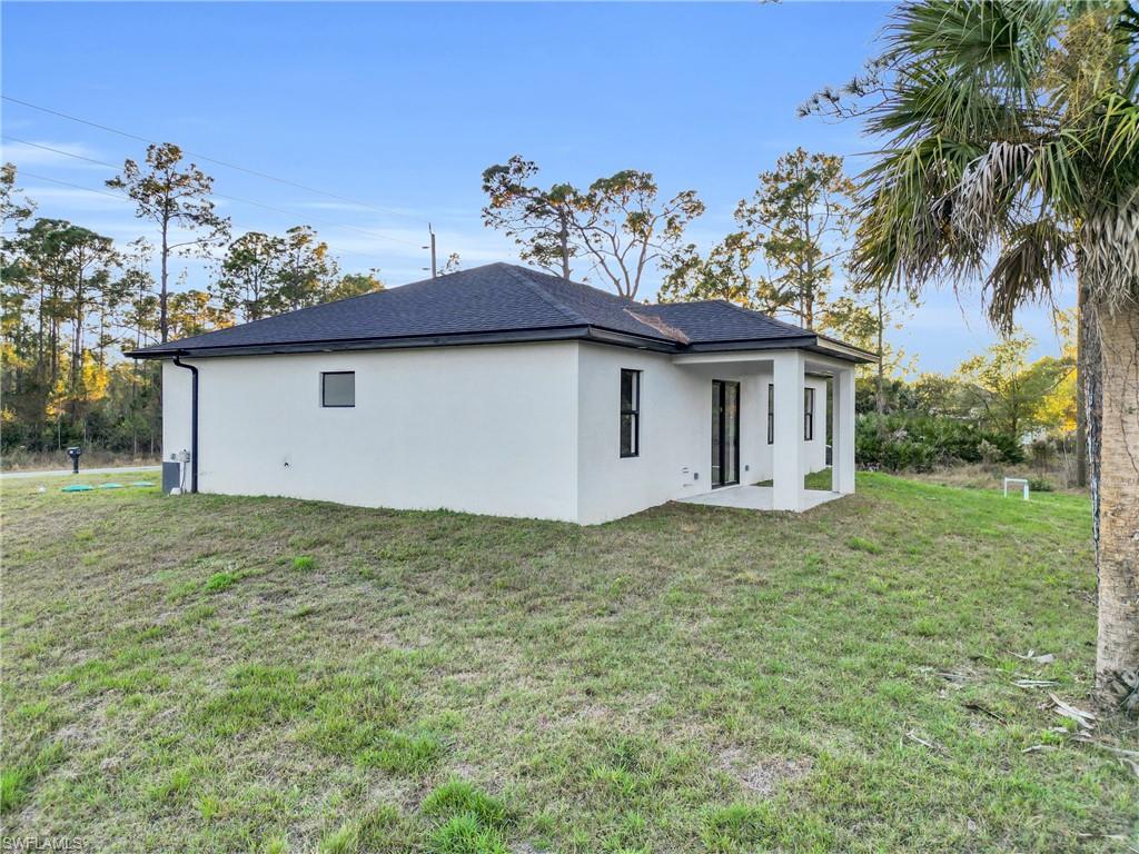 406 West 11th Street Lehigh Acres, FL 33972 - Photo 4 of 24 a house with a outdoor space