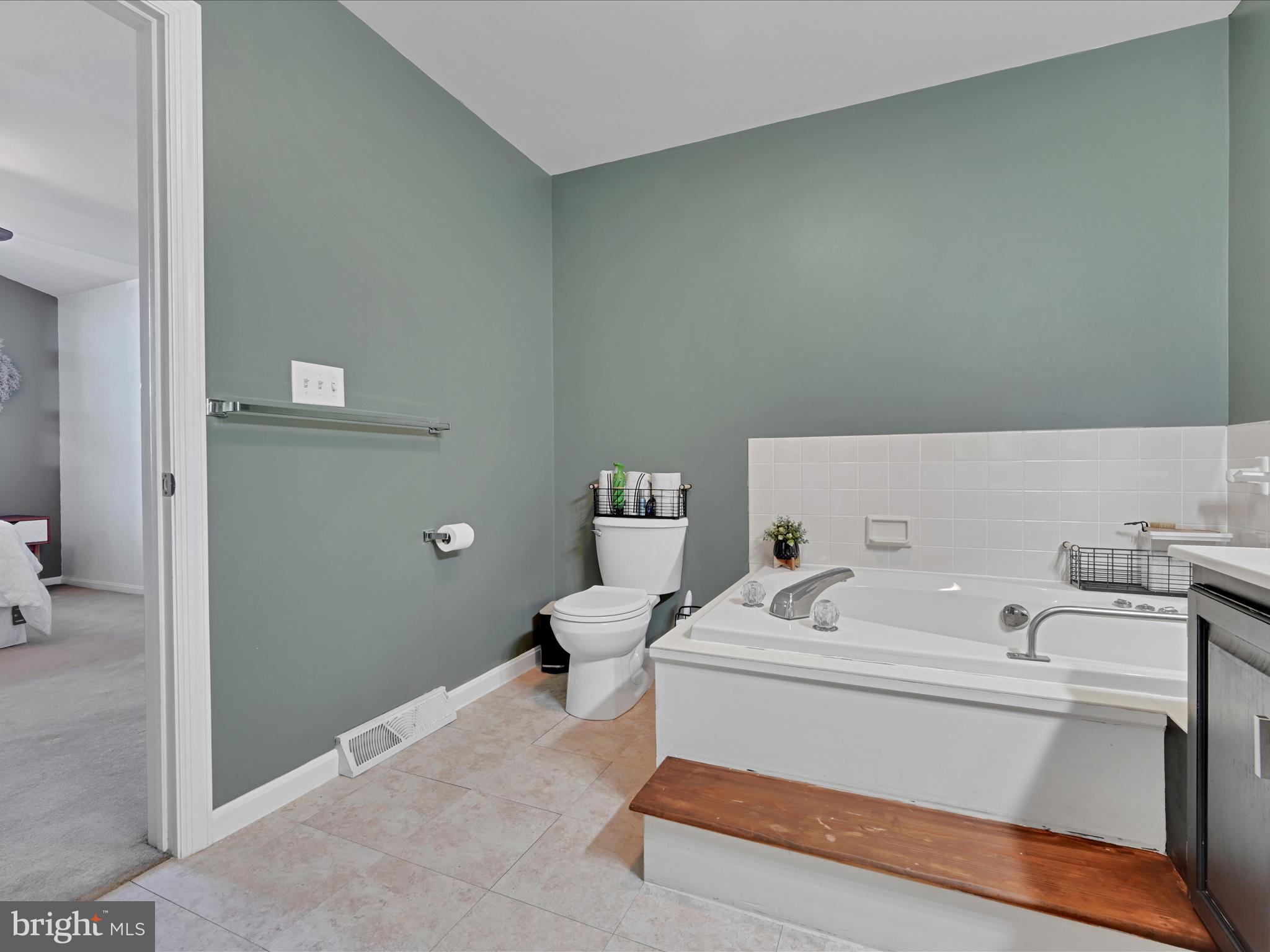 118 Pepperton Court Lititz, PA 17543 - Photo 28 of 34 Primary Bathroom
