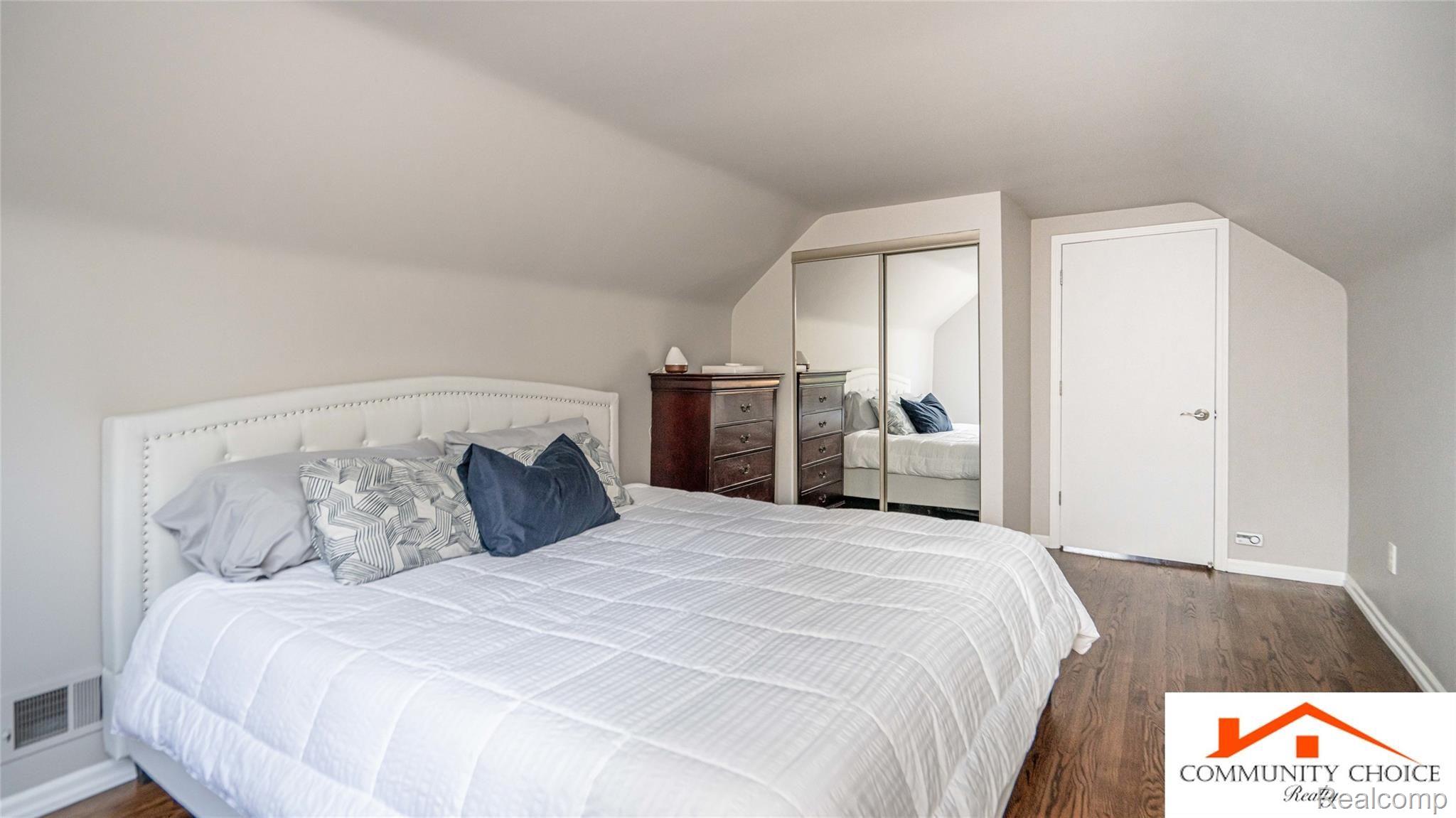 2758 Windemere Road Birmingham, MI 48009 - Photo 45 of 62 074_9.jpg