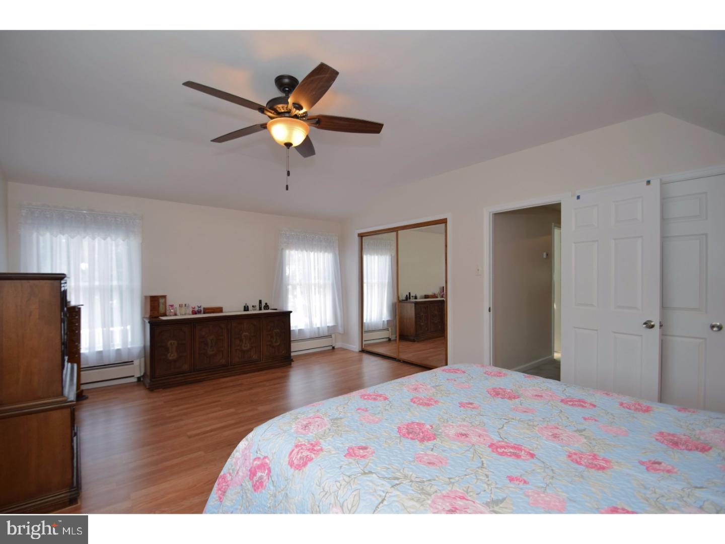 19 Quakeroak Road Levittown, PA 19057 - Photo 15 of 24 Gallery Image 15