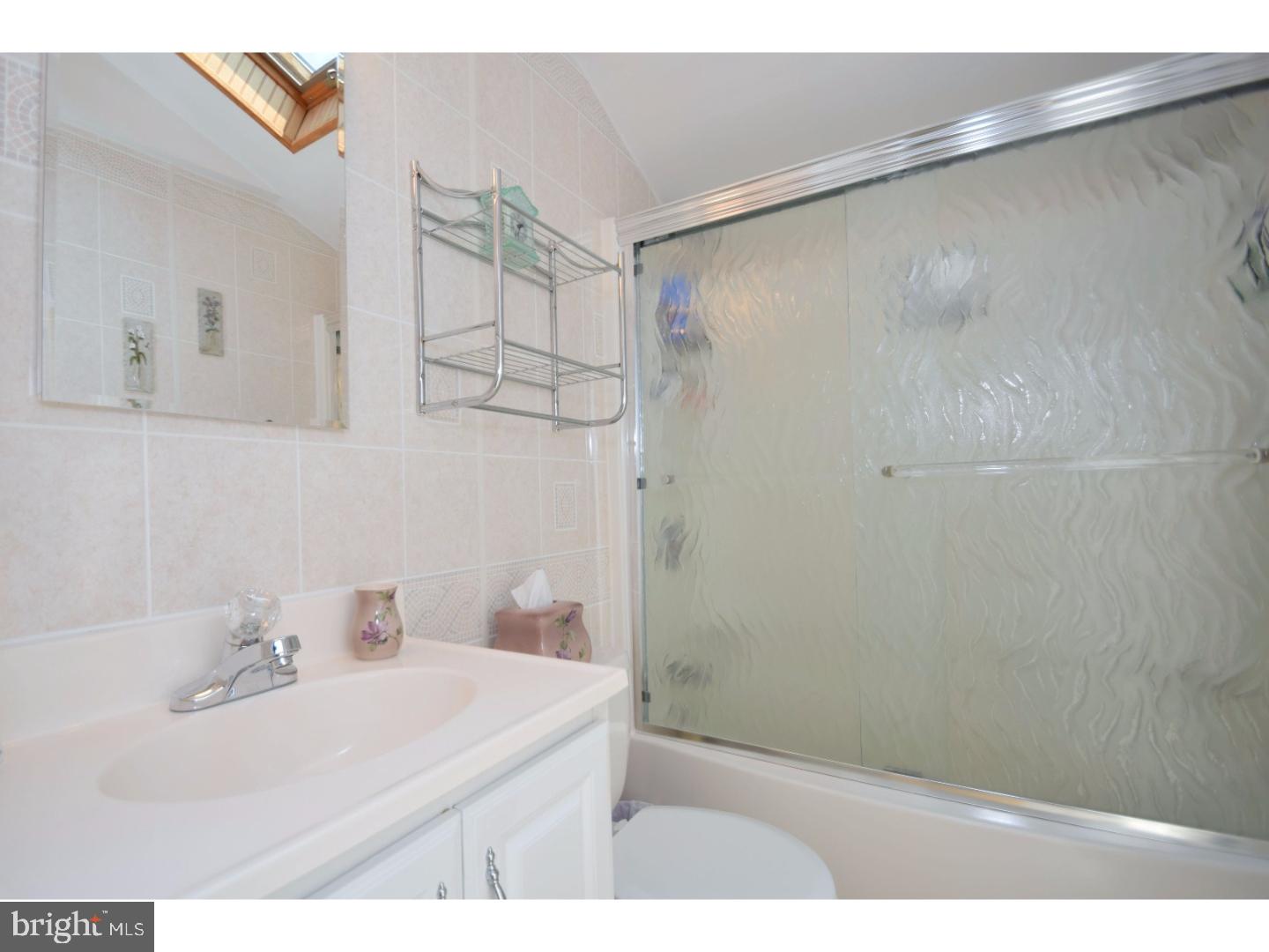 19 Quakeroak Road Levittown, PA 19057 - Photo 16 of 24 Gallery Image 16