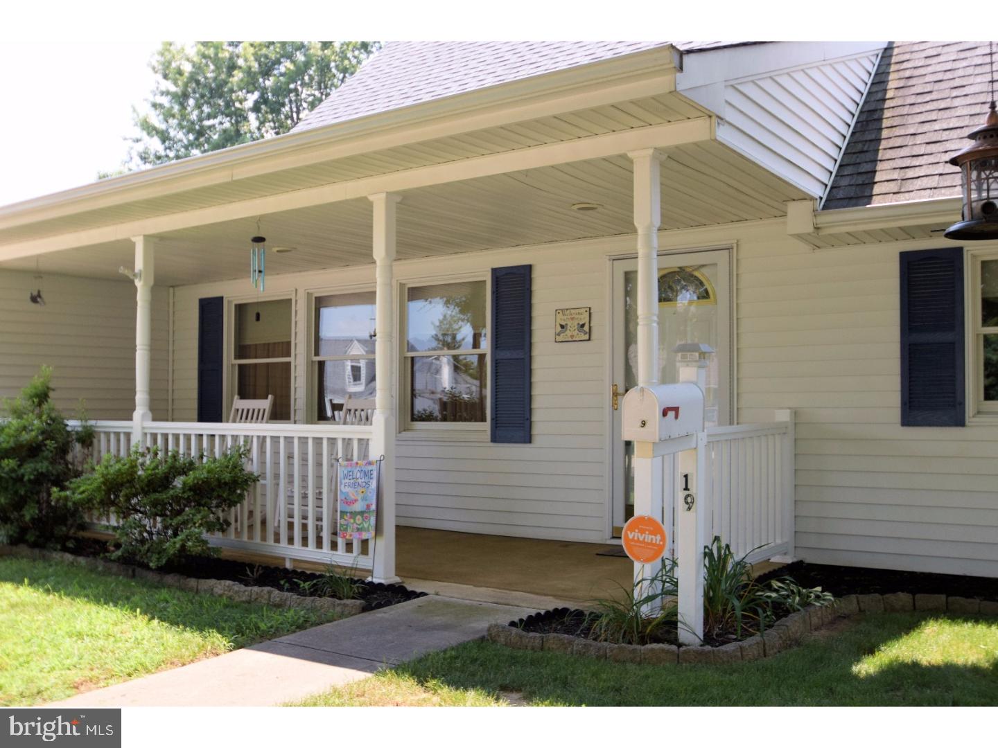 19 Quakeroak Road Levittown, PA 19057 - Photo 2 of 24 Gallery Image 2