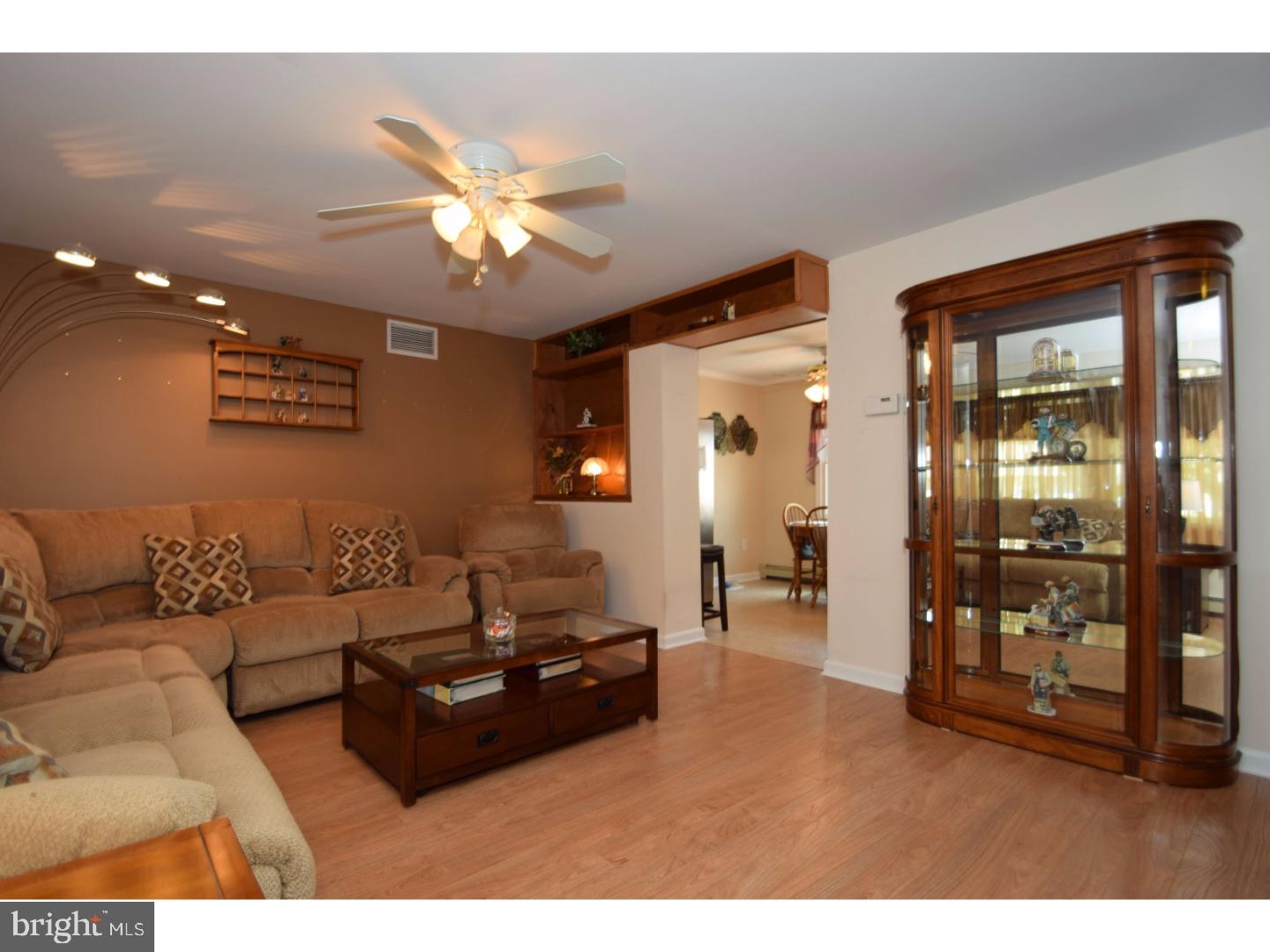 19 Quakeroak Road Levittown, PA 19057 - Photo 3 of 24 Gallery Image 3