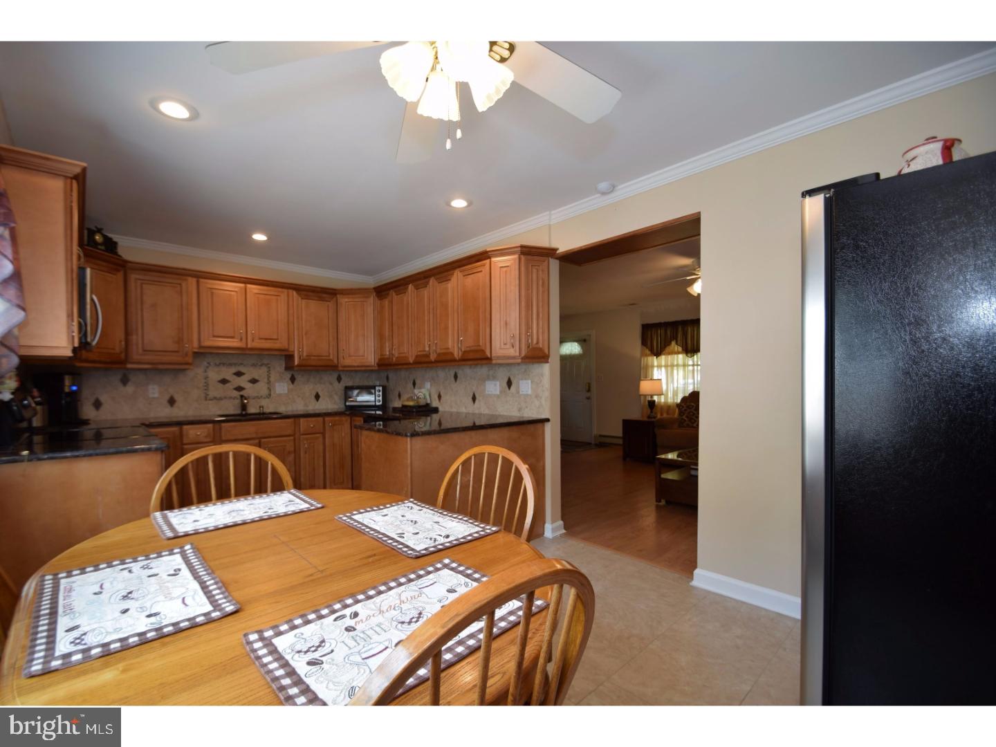 19 Quakeroak Road Levittown, PA 19057 - Photo 6 of 24 Gallery Image 6