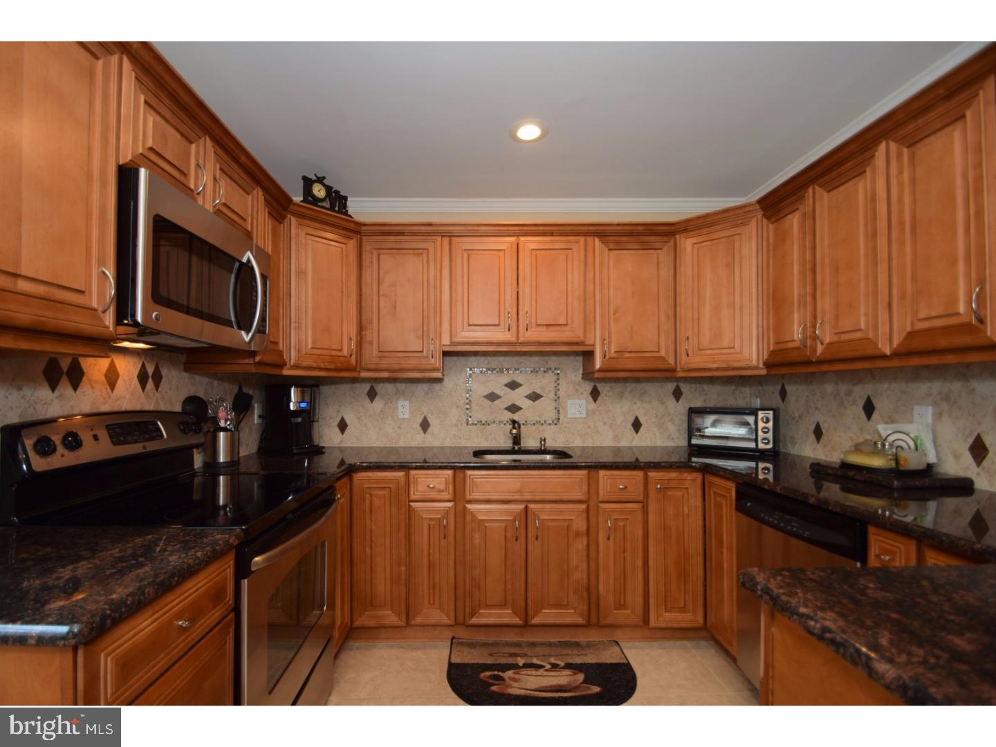 19 Quakeroak Road Levittown, PA 19057 - Photo 8 of 24 Gallery Image 8