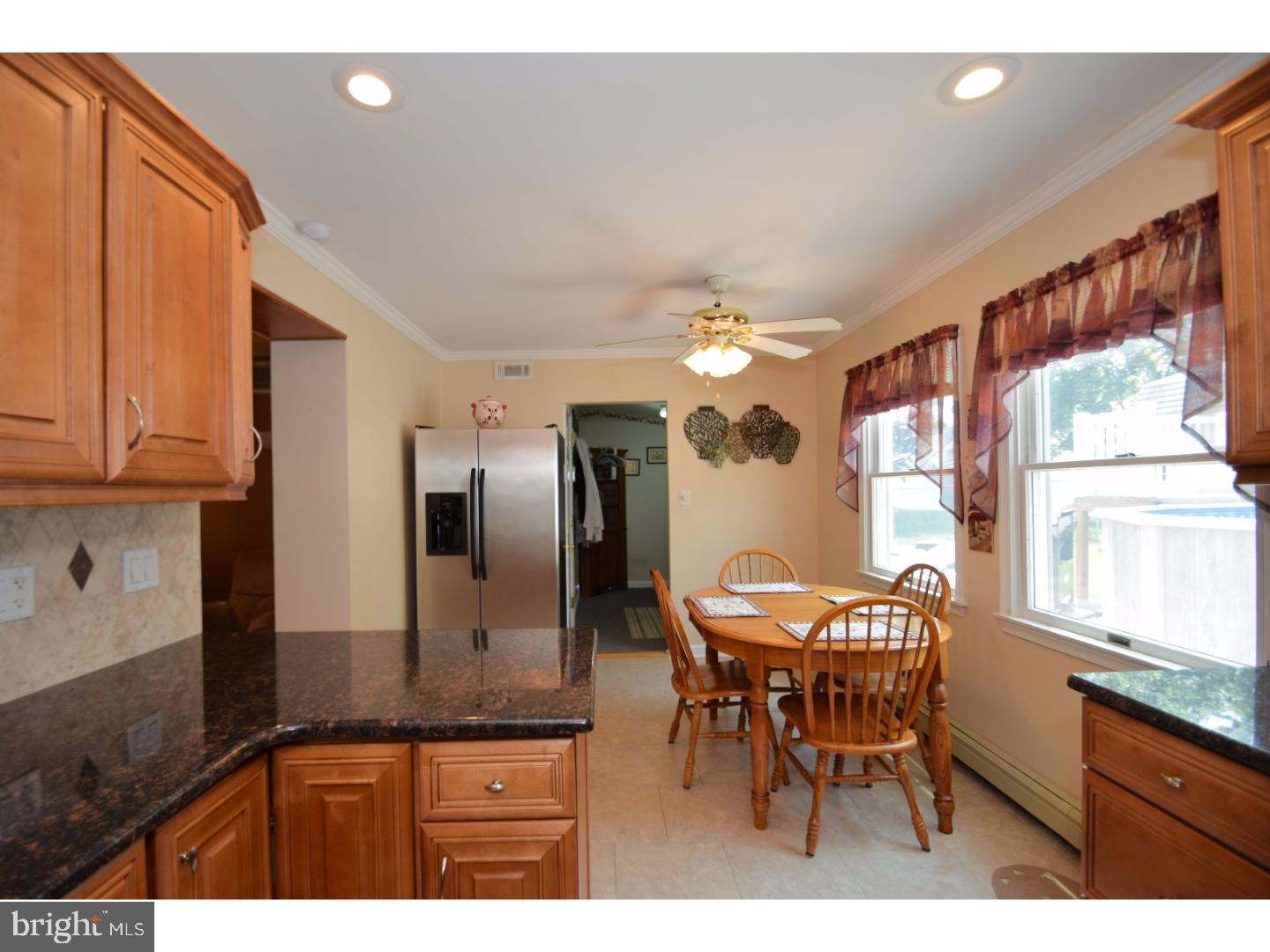19 Quakeroak Road Levittown, PA 19057 - Photo 9 of 24 Gallery Image 9