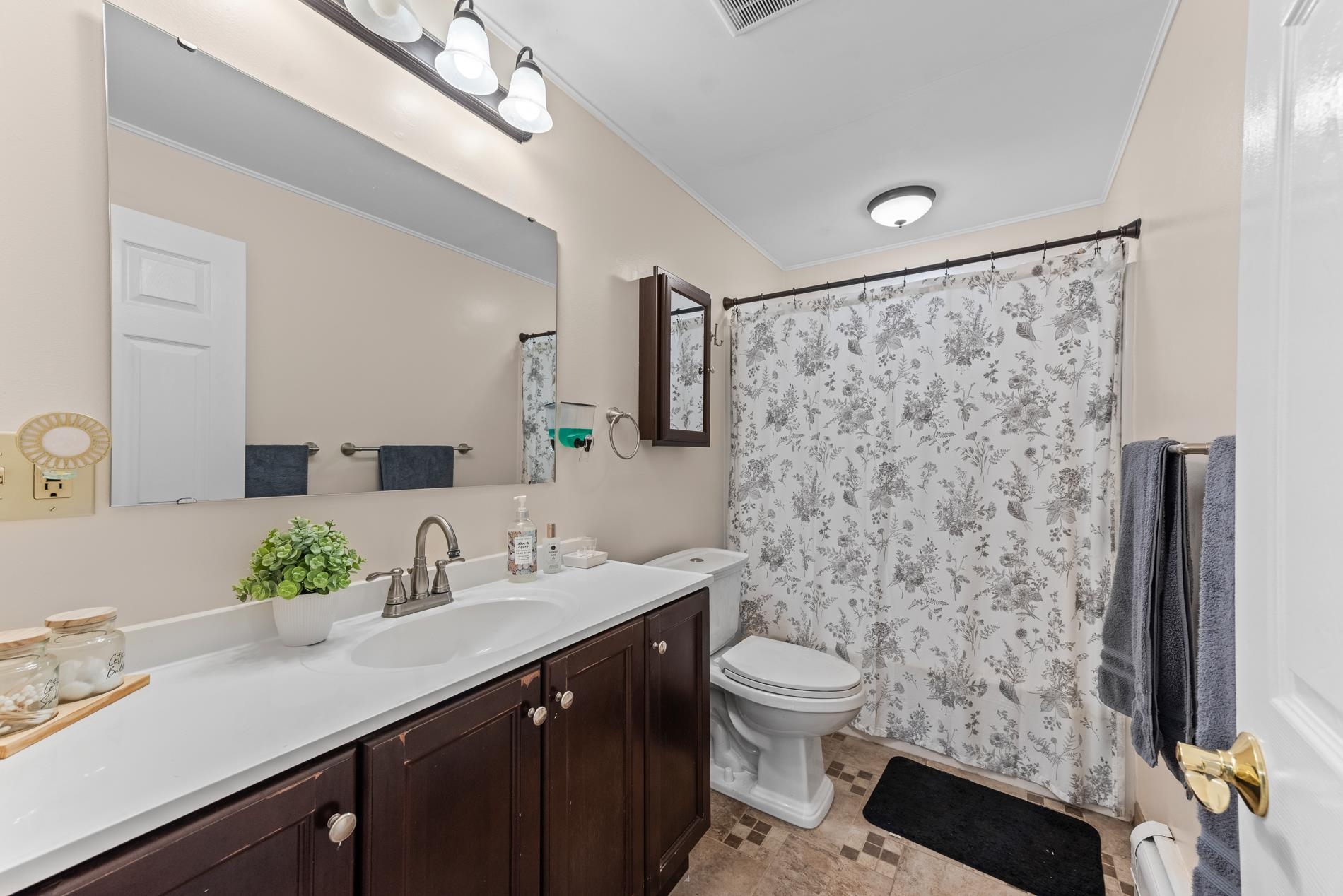 56 Ledge Road Hudson, NH 03051 - Photo 11 of 38 Gallery Image 11