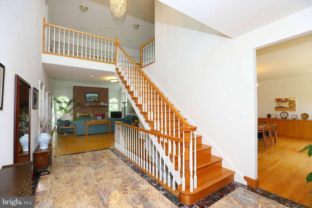 12530 Falls Road Potomac, MD 20854 - Photo 4 of 27 Foyer