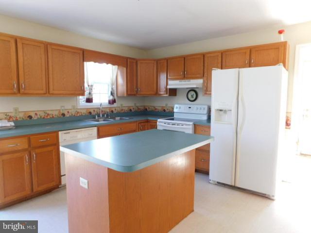 24820 Riverview Way Ridgely, MD 21660 - Photo 3 of 12 Kitchen