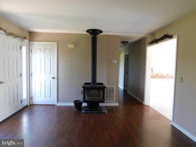 24820 Riverview Way Ridgely, MD 21660 - Photo 6 of 12 Living Room