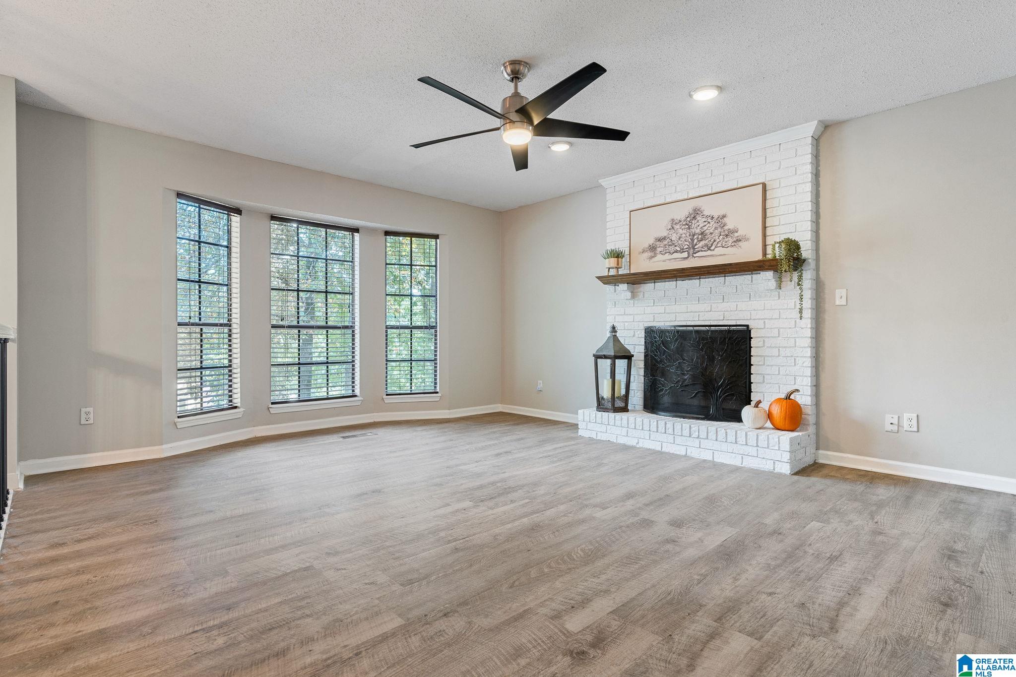 513 Bennett Drive Alabaster, AL 35007 - Photo 4 of 40