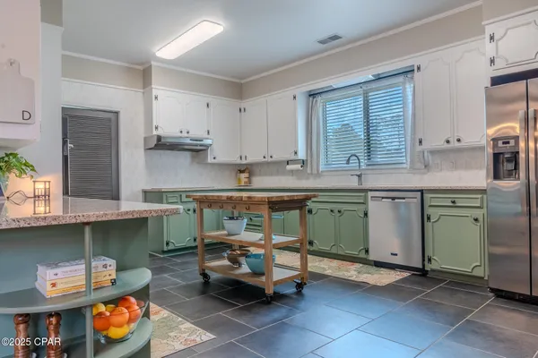 $525,000 | 1154 10th Avenue, Graceville, FL 32440