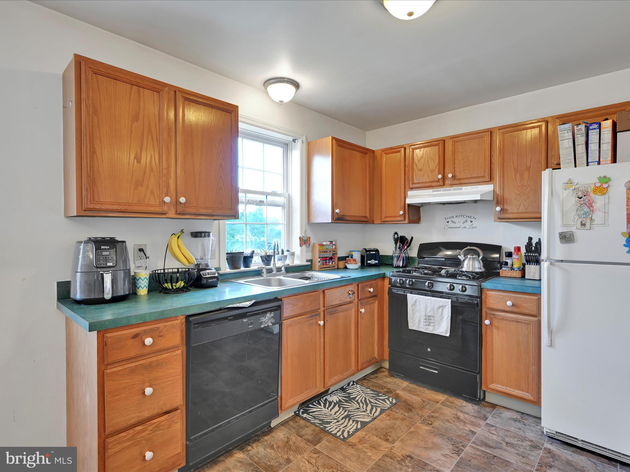 103 Riders Way Lebanon, PA 17042 - Photo 12 of 27 Kitchen