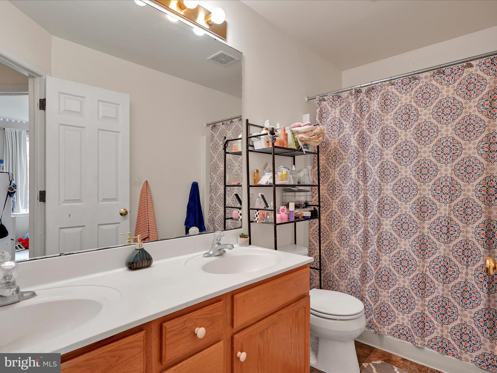 103 Riders Way Lebanon, PA 17042 - Photo 20 of 27 Bathroom