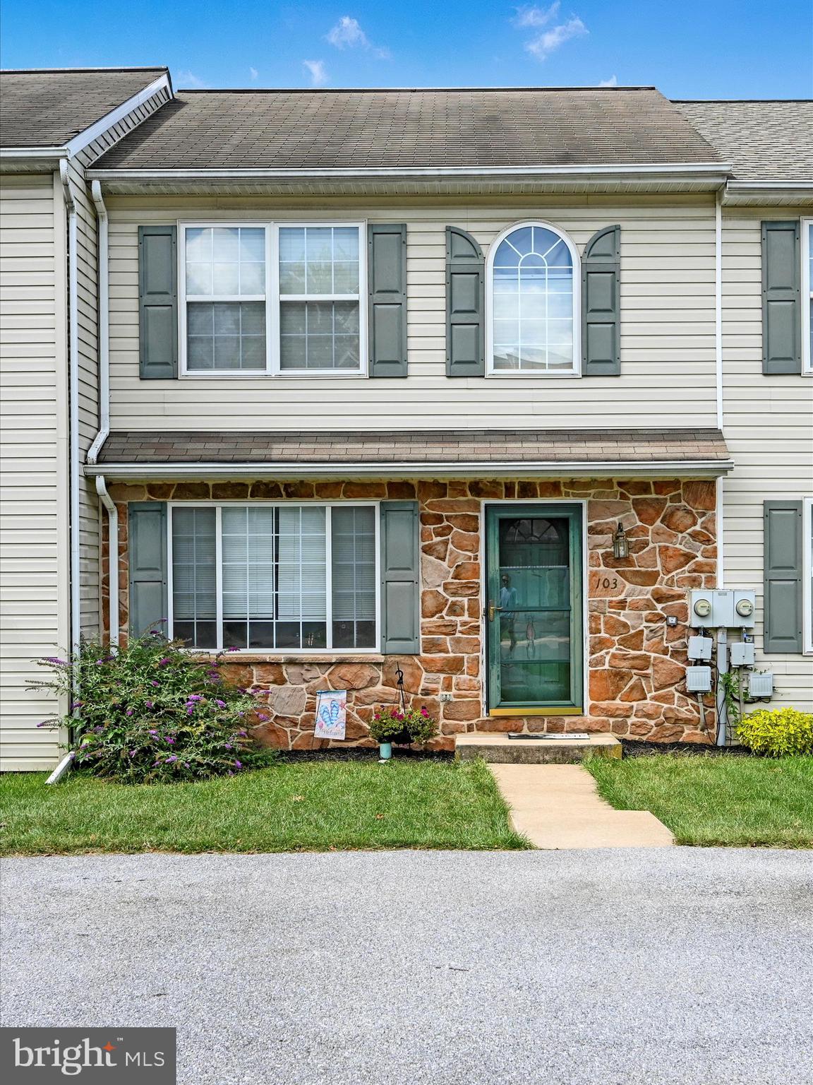 103 Riders Way Lebanon, PA 17042 - Photo 2 of 27 Front