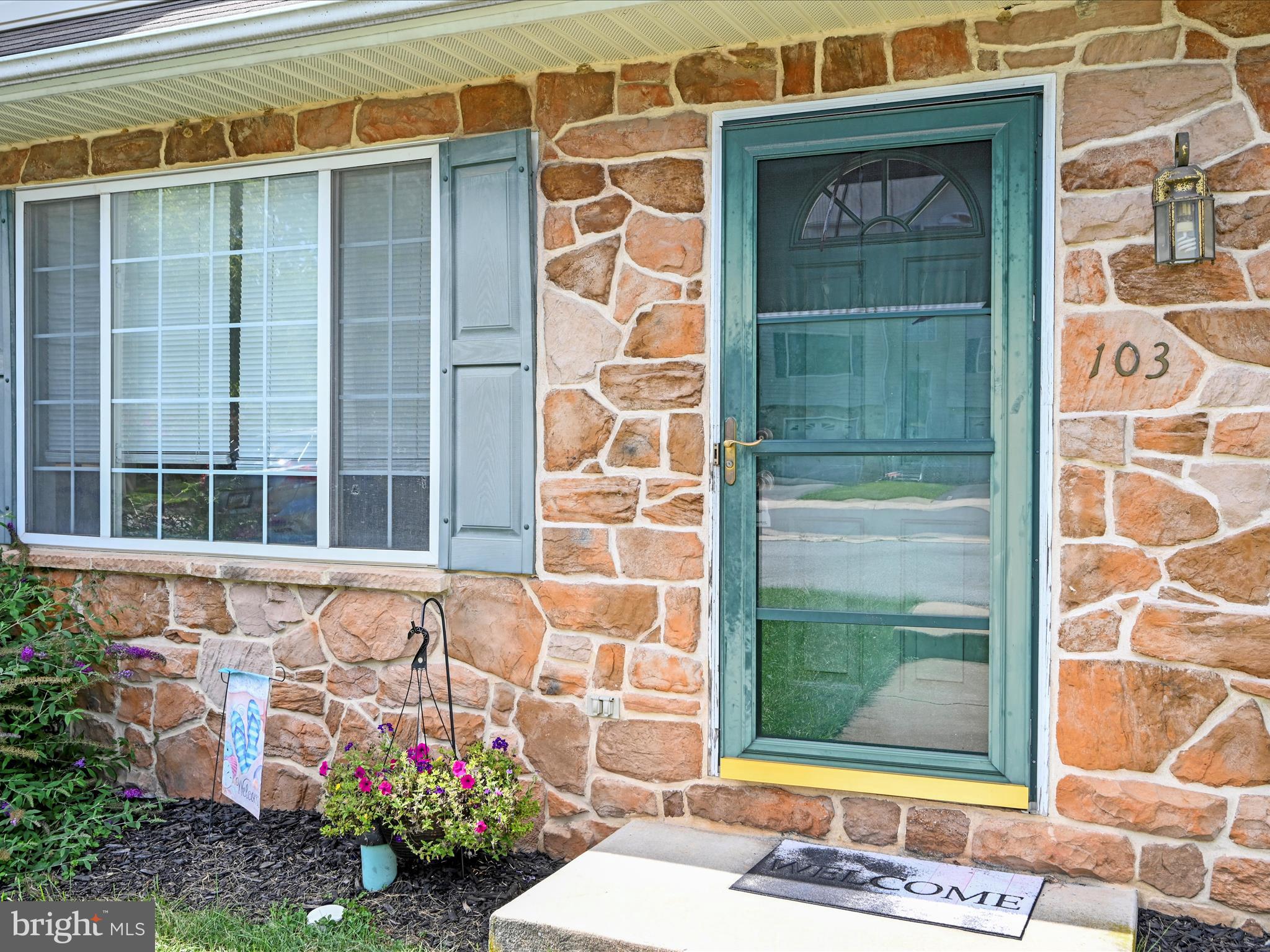 103 Riders Way Lebanon, PA 17042 - Photo 4 of 27 Front