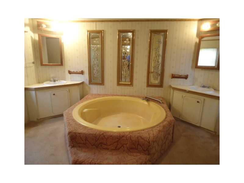 364 Hopper Road Transfer, PA 16154 - Photo 9 of 15 Master Bath/Spa.