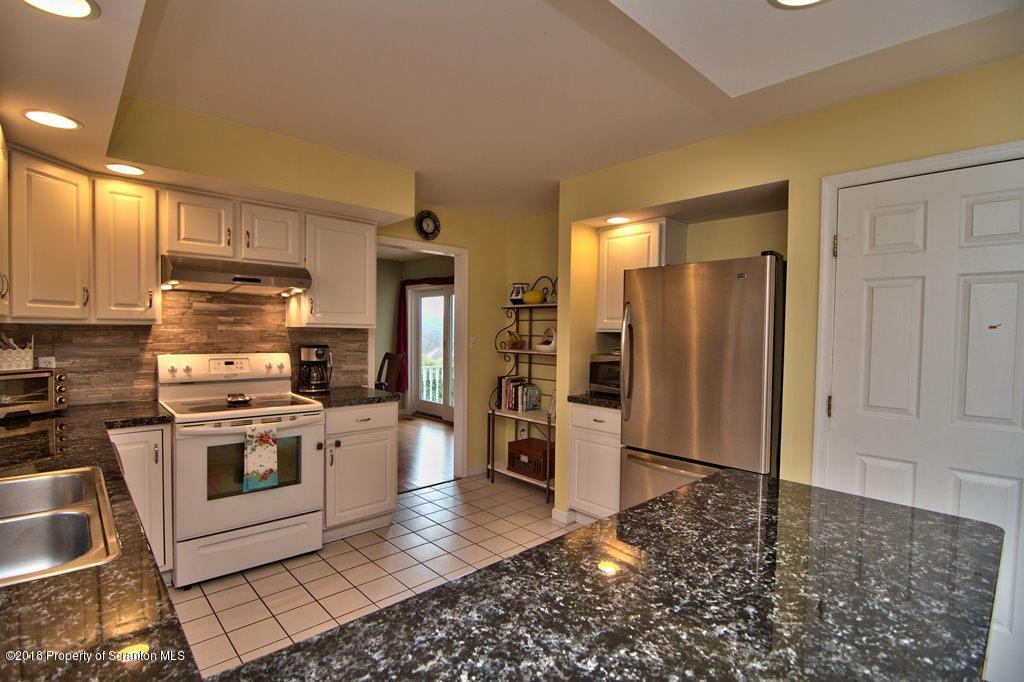 102 Rabbit Run Clarks Summit, PA 18411 - Photo 6 of 48 Gallery Image 6