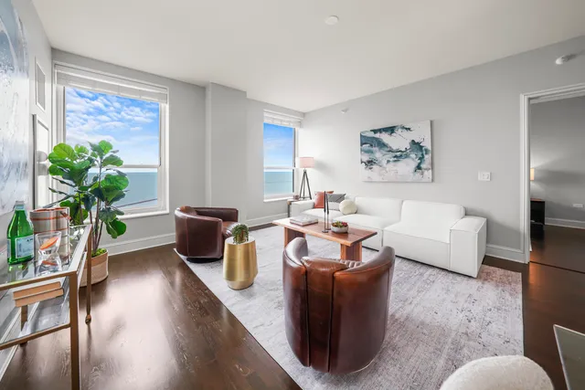 $1,025,000 | 850 North Lake Shore Drive, Unit 1005, Chicago, IL 60611