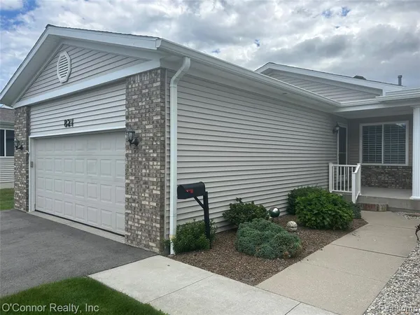 $385,000 | 821 Crystal Lane, Marysville, MI 48040