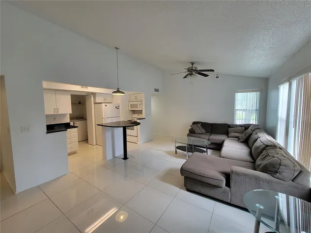 $1,300 | 2601 Southwest Archer Road, Unit 302, Gainesville, FL 32608