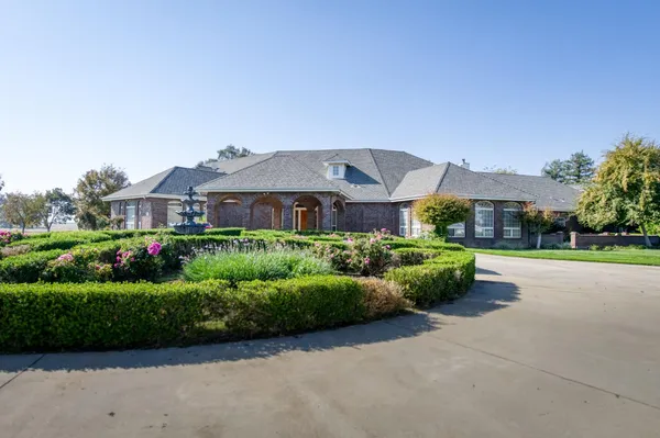 $11,400,000 | 4715 East Copper Avenue, Clovis, CA 93619