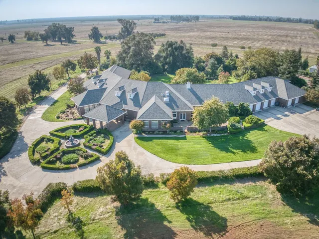 a house view with a outdoor space