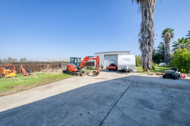 $12,835,500 | 4715 East Copper Avenue, Clovis, CA 93619